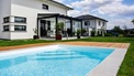 Moderne Fertigpools lassen sich auf beinahe jeder Grundstücksgröße realisieren.